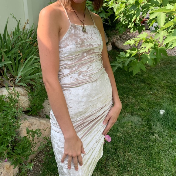 Midi velour dress - Picture 2 of 3